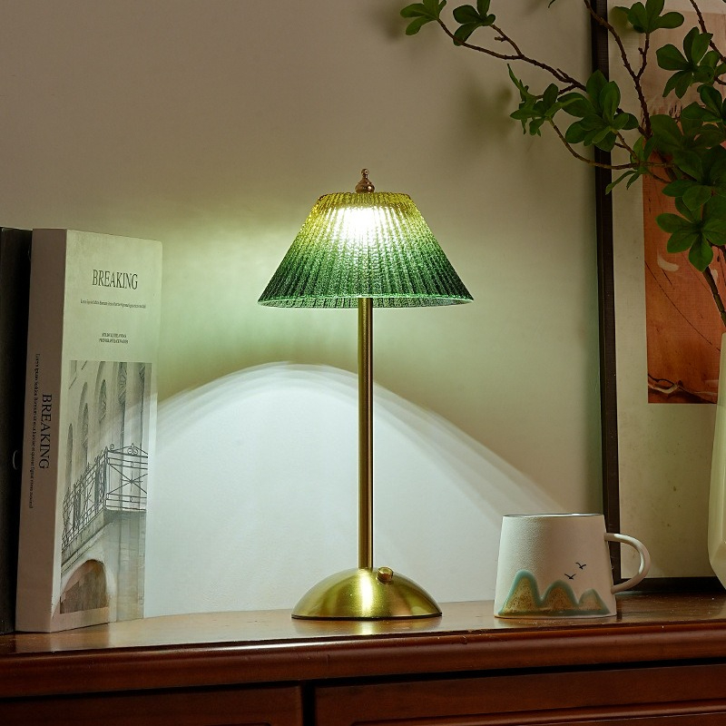 โคมไฟตั้งโต๊ะแก้วจีบสีเขียวสไต - Wedding Led บทวิจารณ์และราคา