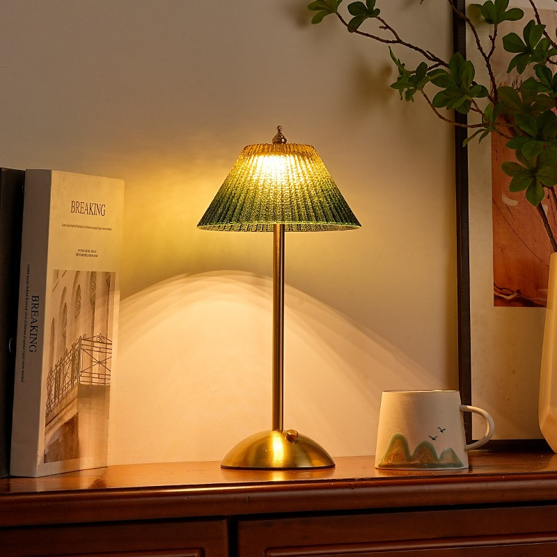 โคมไฟตั้งโต๊ะแก้วจีบสีเขียวสไต - Wedding Led บทวิจารณ์และราคา